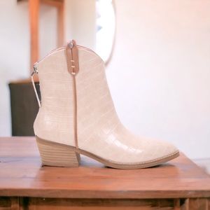 CCOCCI Victoria Croc Booties